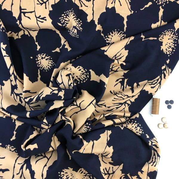 Bamboo Popeline Druck camel, Blumen marine